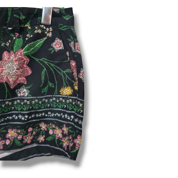 Old Navy Women's black floral boho every day shorts - size 4 - Picture 2 of 8